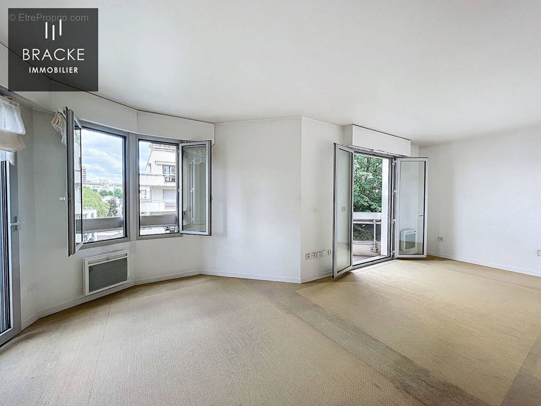 Appartement à COURBEVOIE