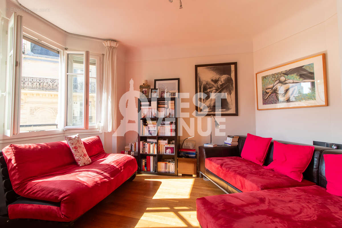 Appartement à PARIS-16E