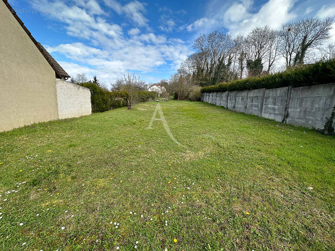 Terrain à CROUY-SUR-OURCQ