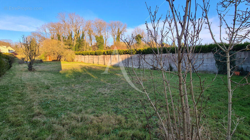 Terrain à CROUY-SUR-OURCQ