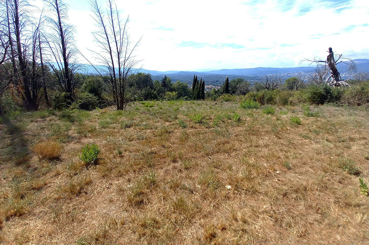 Terrain à MOUANS-SARTOUX