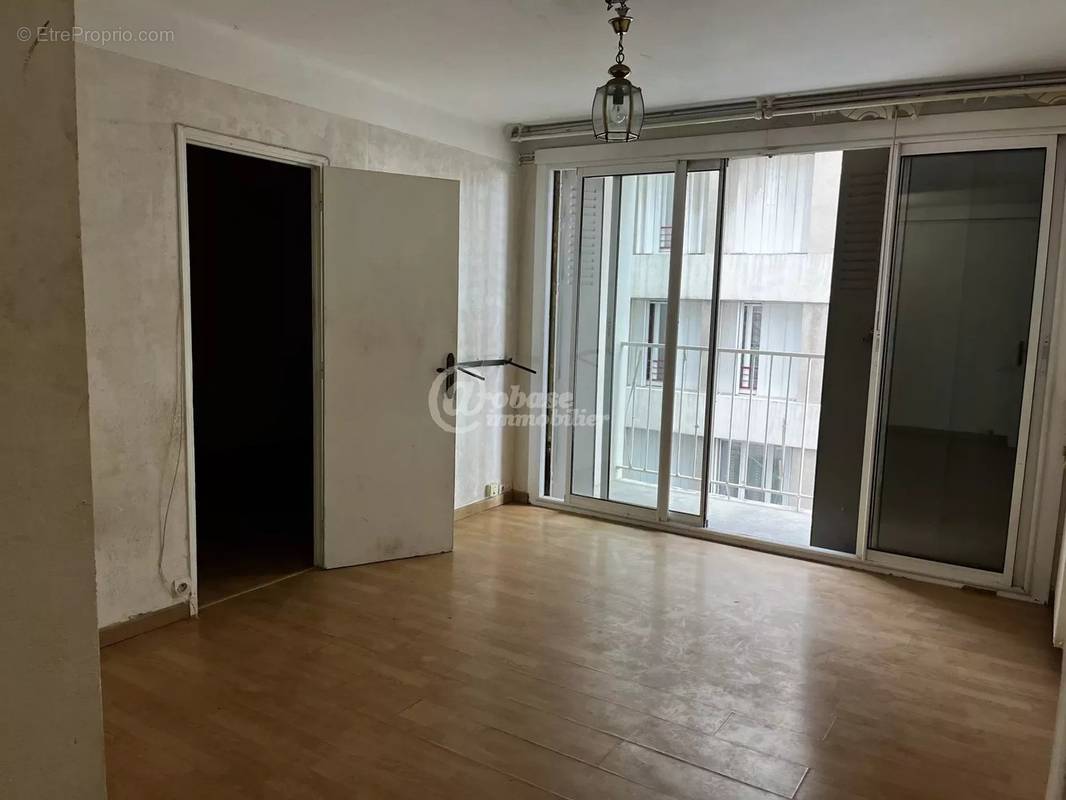 Appartement à MARSEILLE-4E