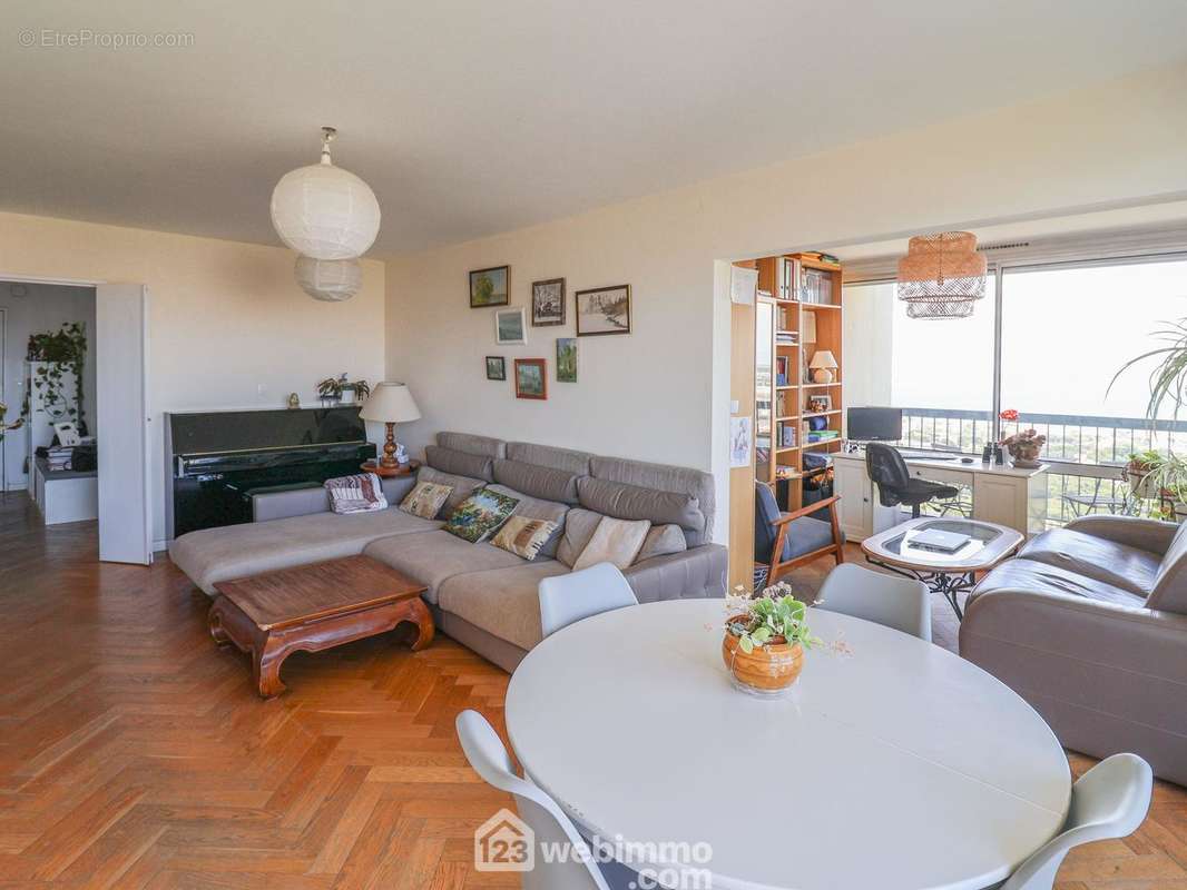 Appartement à MARSEILLE-8E