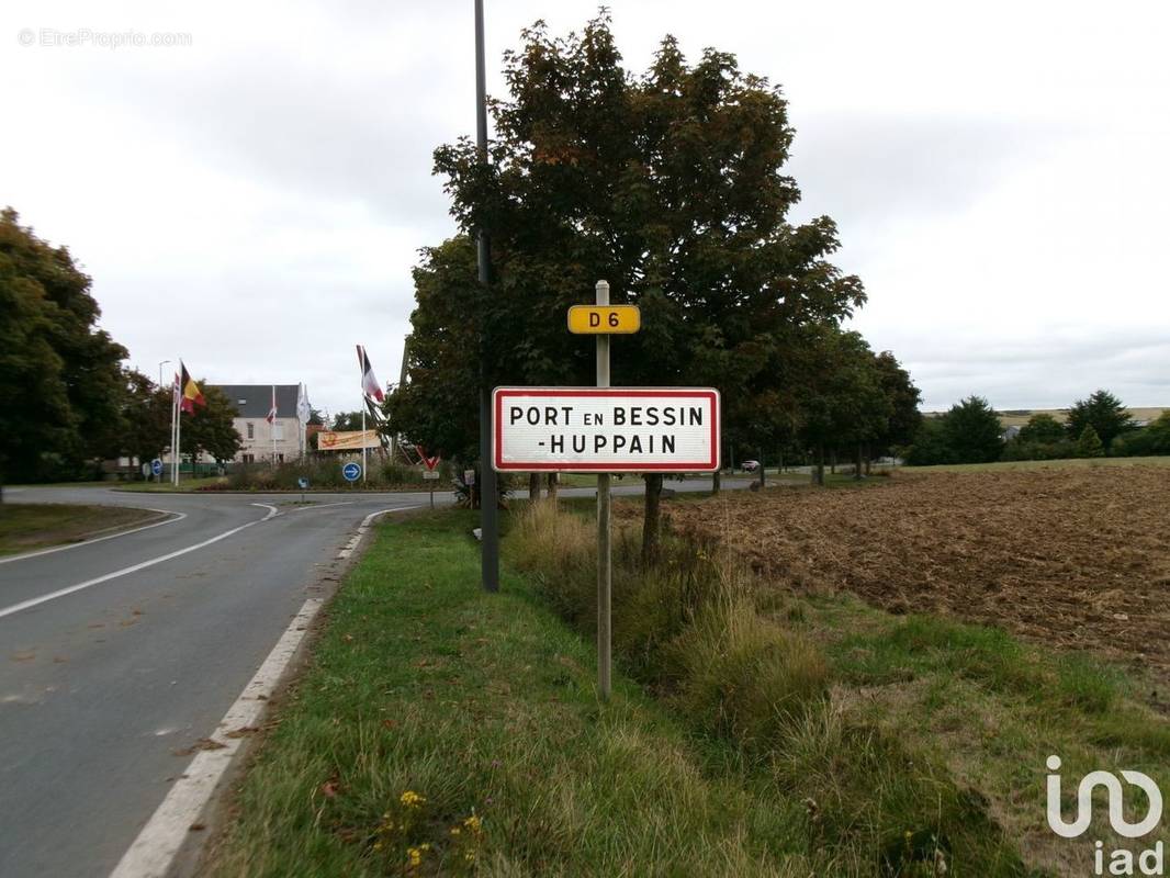 Photo 1 - Terrain à PORT-EN-BESSIN-HUPPAIN