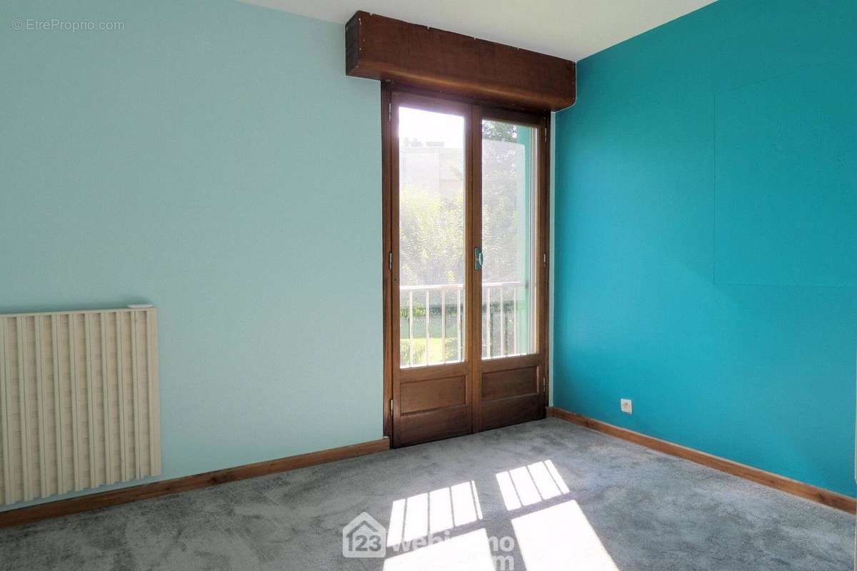 ... de 12 m², 11 m² et 9 m² ... - Appartement à UGINE