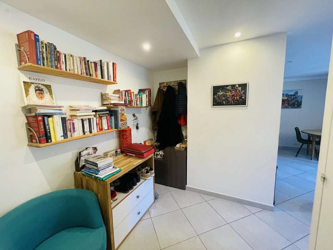 Appartement à CONTES