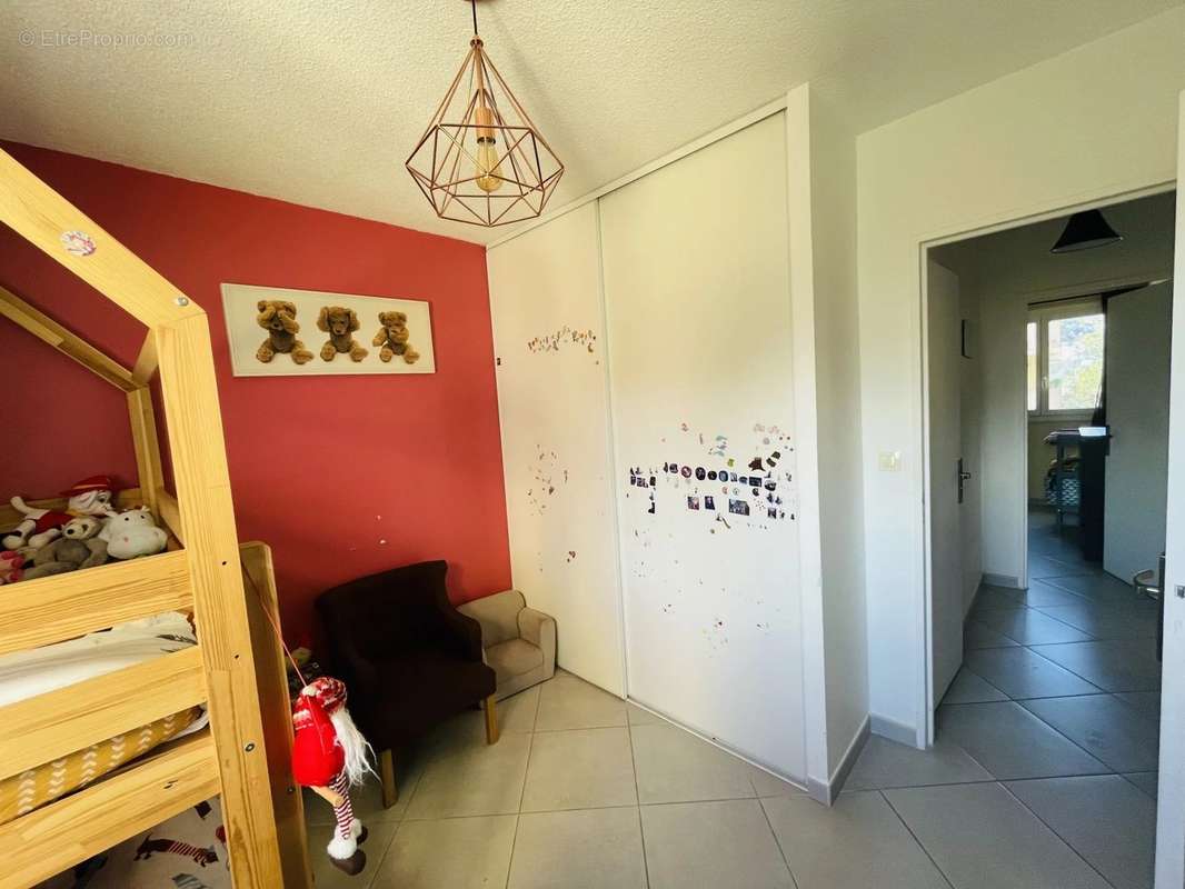 Appartement à CONTES