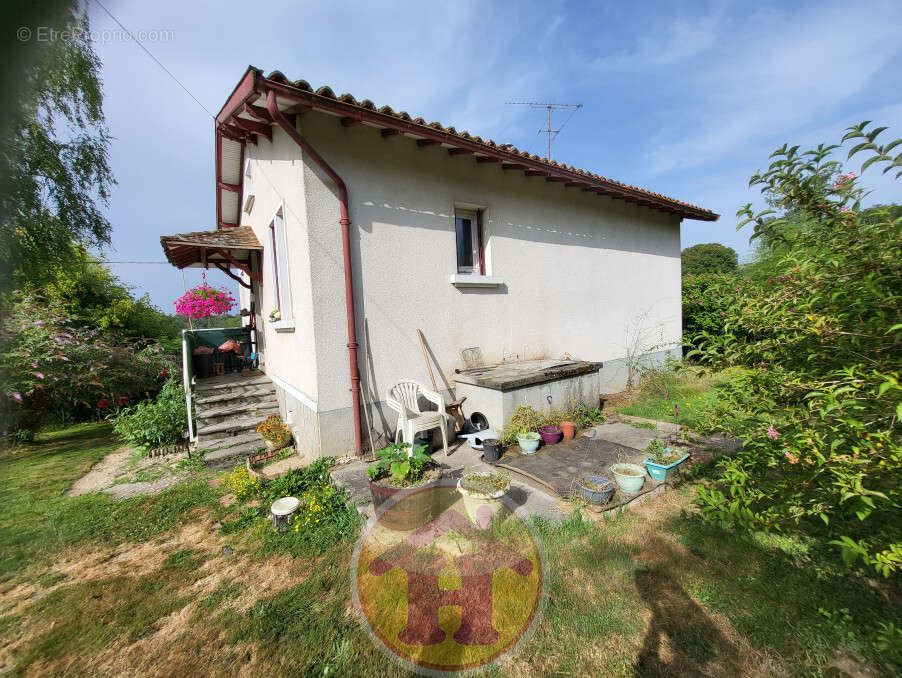 Maison à SAINT-JUNIEN