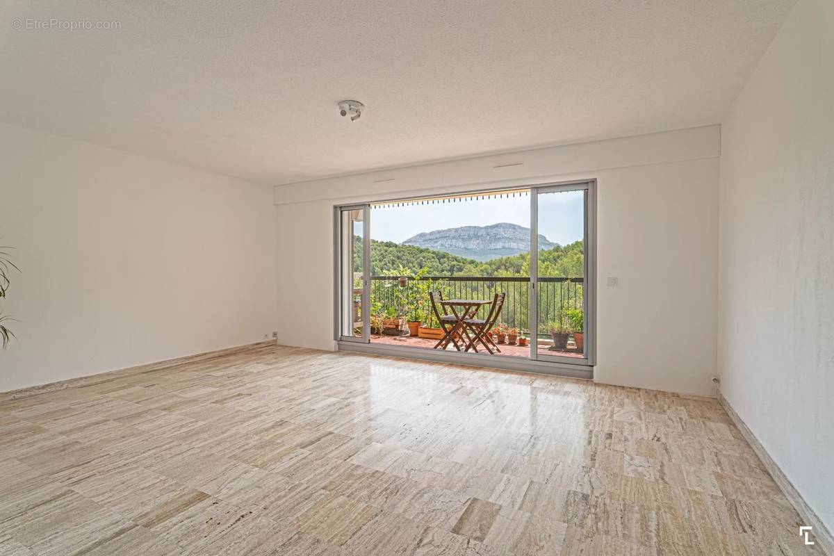 Appartement à MARSEILLE-9E