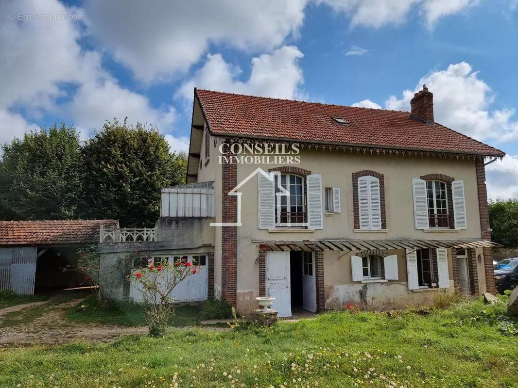 Maison à VILLENEUVE-SUR-YONNE