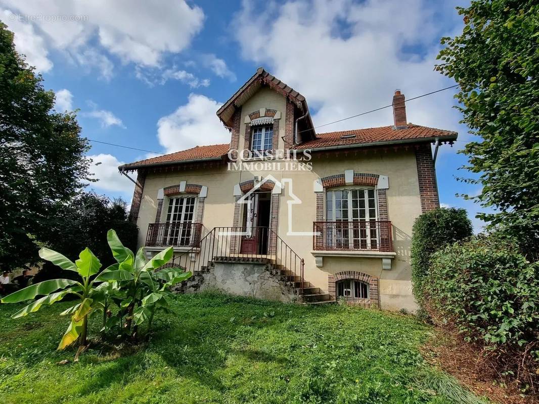 Maison à VILLENEUVE-SUR-YONNE