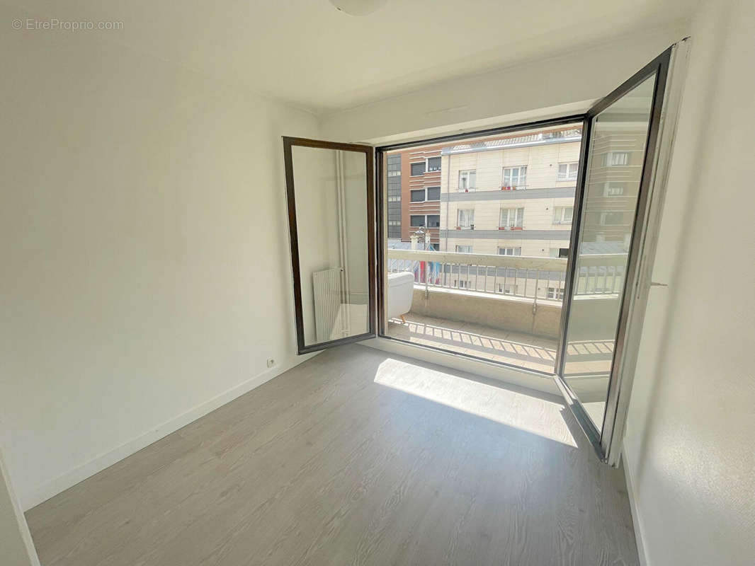 Appartement à PARIS-20E