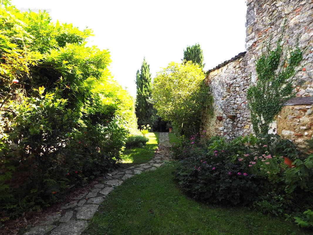 Maison à AURIGNAC