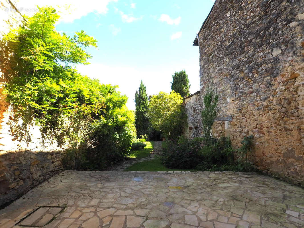 Maison à AURIGNAC