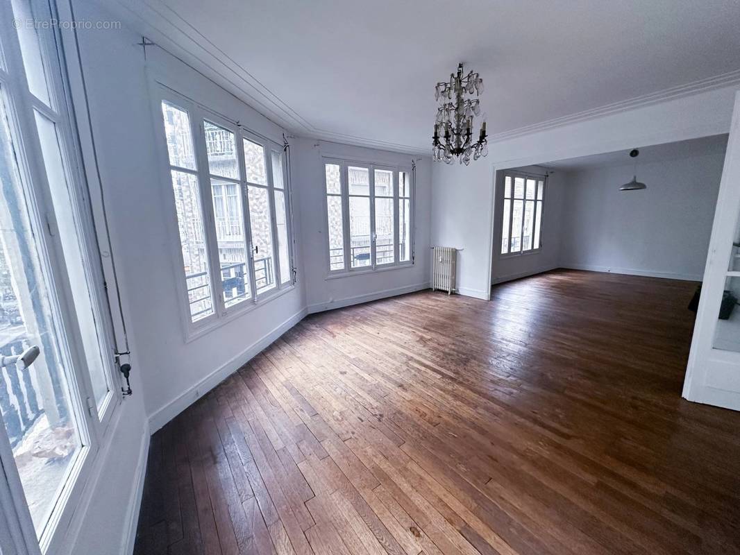 Appartement à PARIS-16E