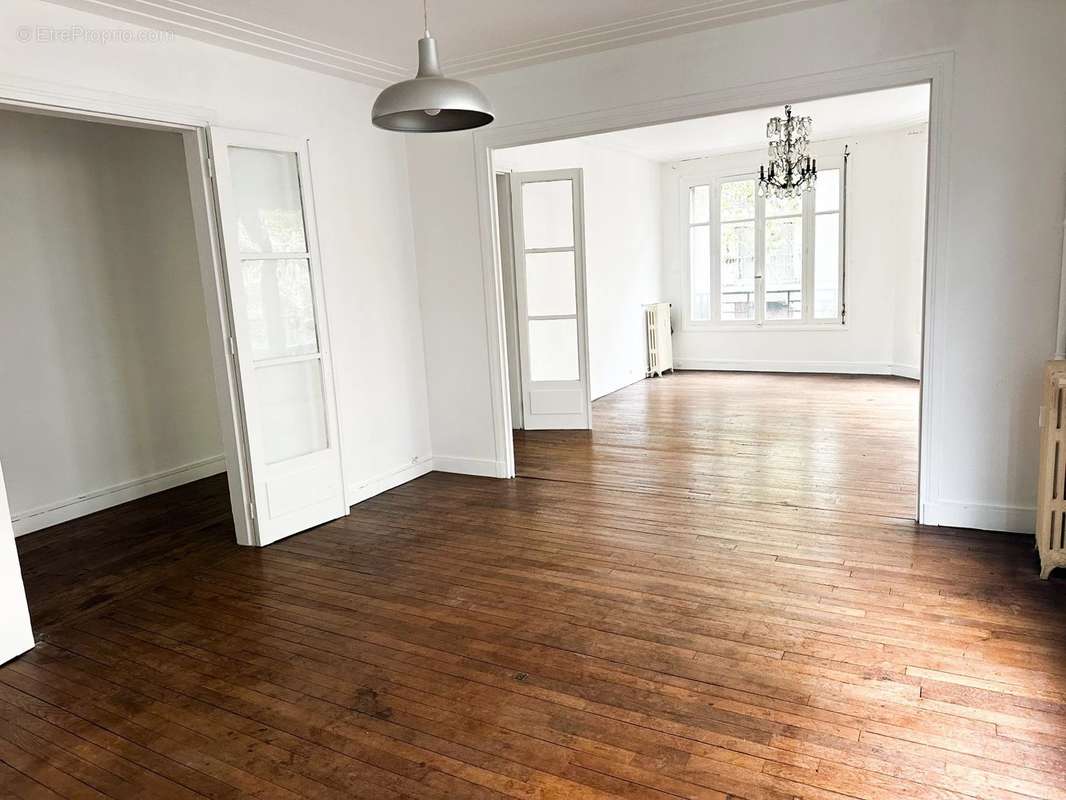 Appartement à PARIS-16E