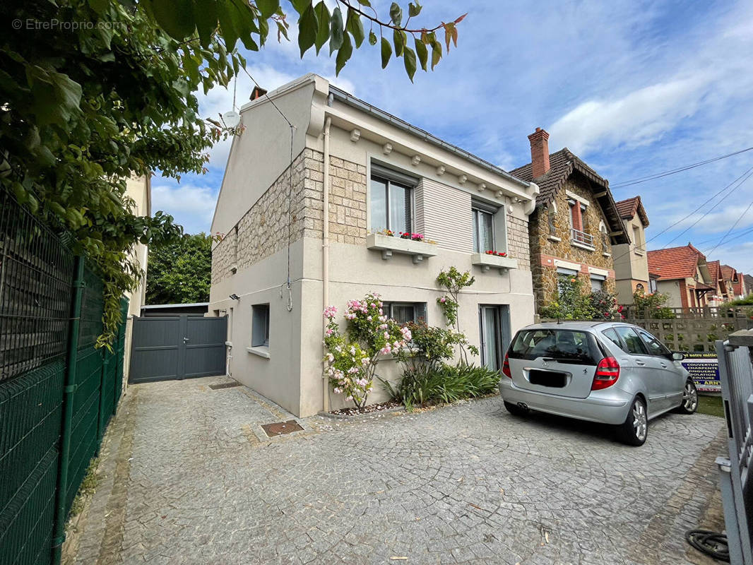 Maison à SARTROUVILLE