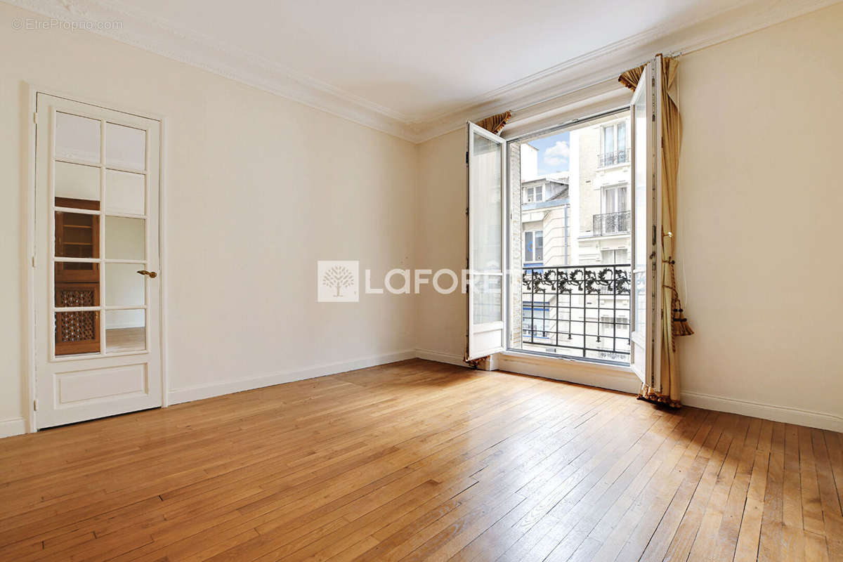 Appartement à PARIS-15E