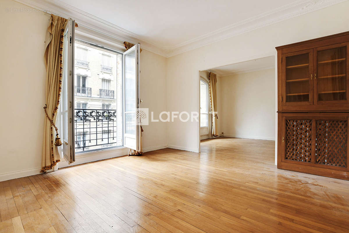 Appartement à PARIS-15E