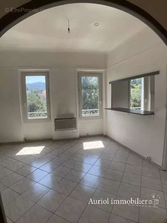 Appartement à AURIOL