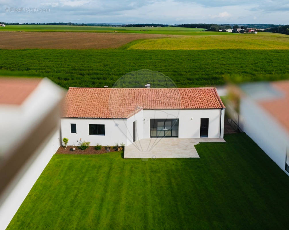 Maison à EPARGNES