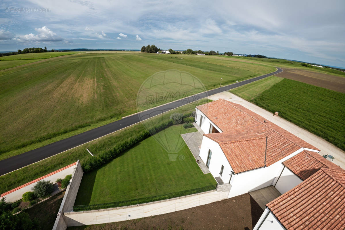 Maison à EPARGNES