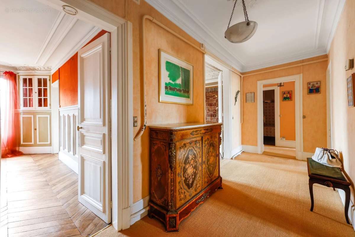 Appartement à NEUILLY-SUR-SEINE