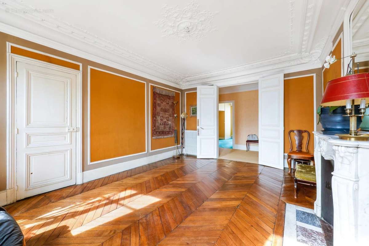 Appartement à NEUILLY-SUR-SEINE