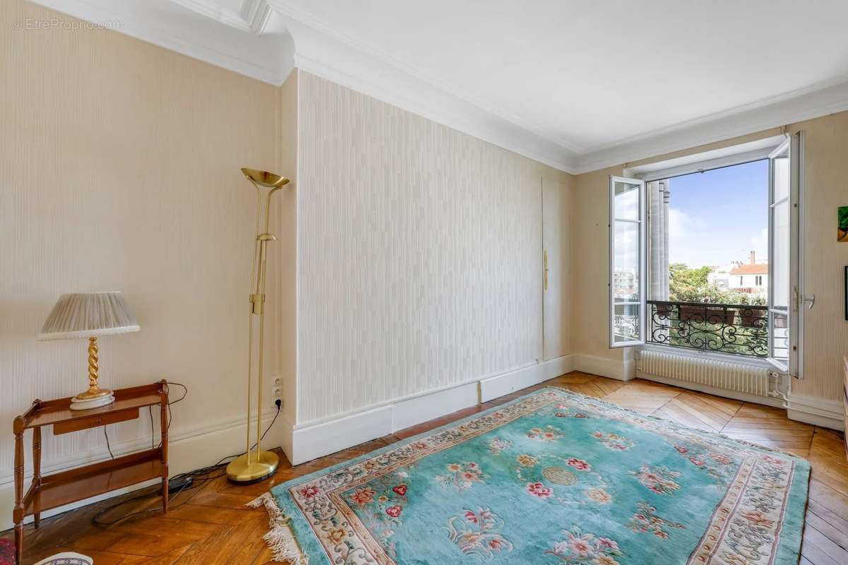 Appartement à NEUILLY-SUR-SEINE