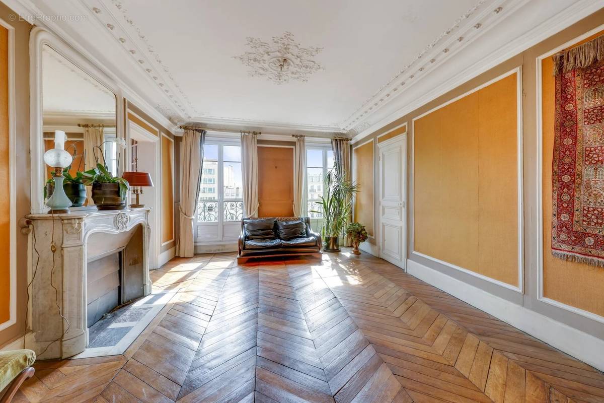 Appartement à NEUILLY-SUR-SEINE