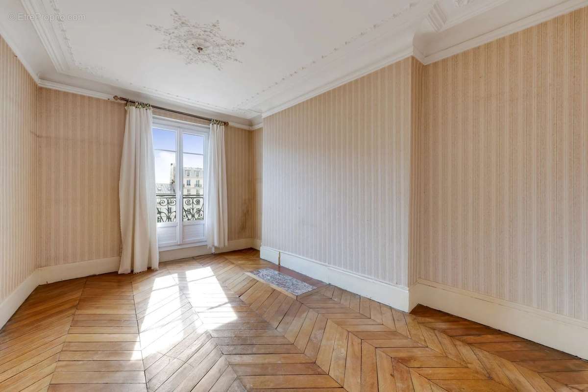 Appartement à NEUILLY-SUR-SEINE