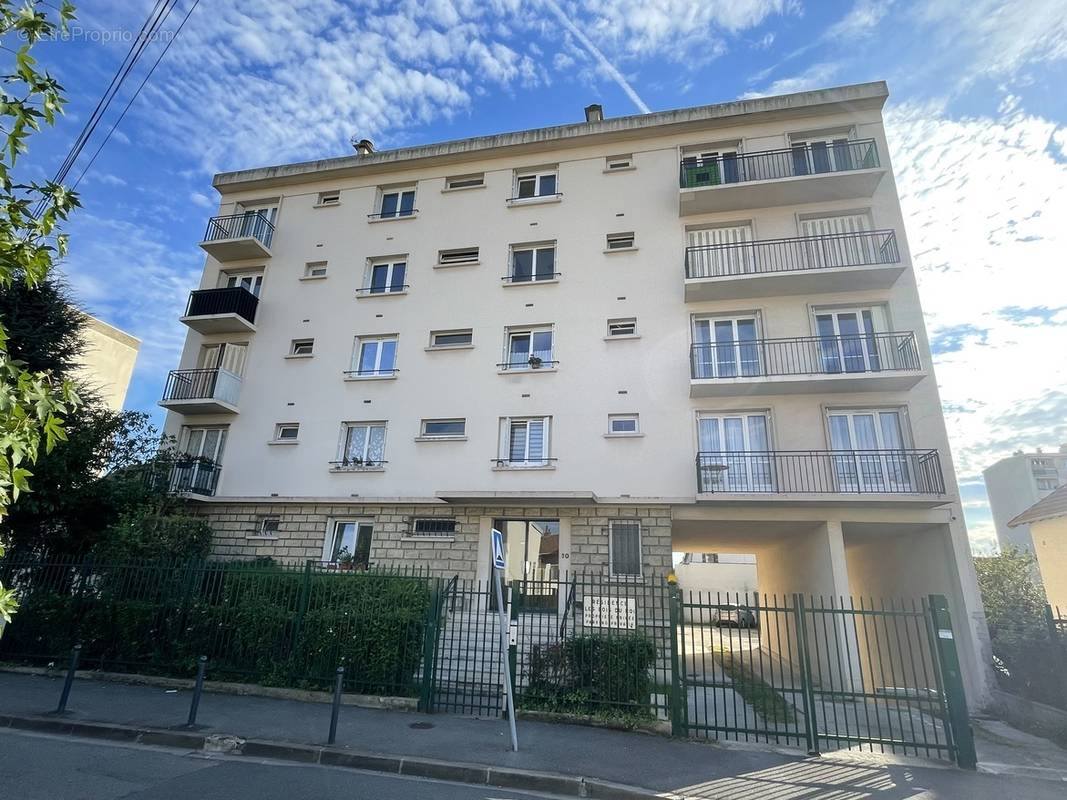 Appartement à LES PAVILLONS-SOUS-BOIS