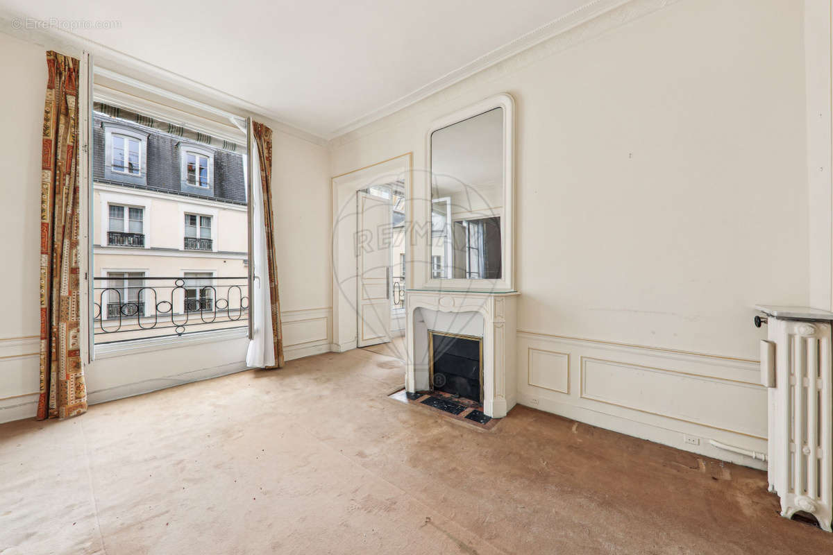 Appartement à PARIS-7E