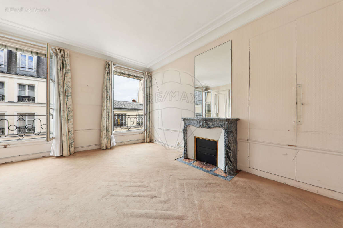 Appartement à PARIS-7E