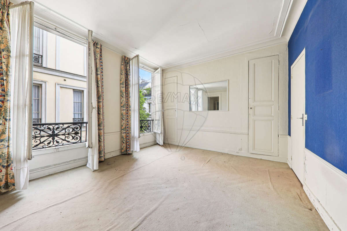 Appartement à PARIS-7E