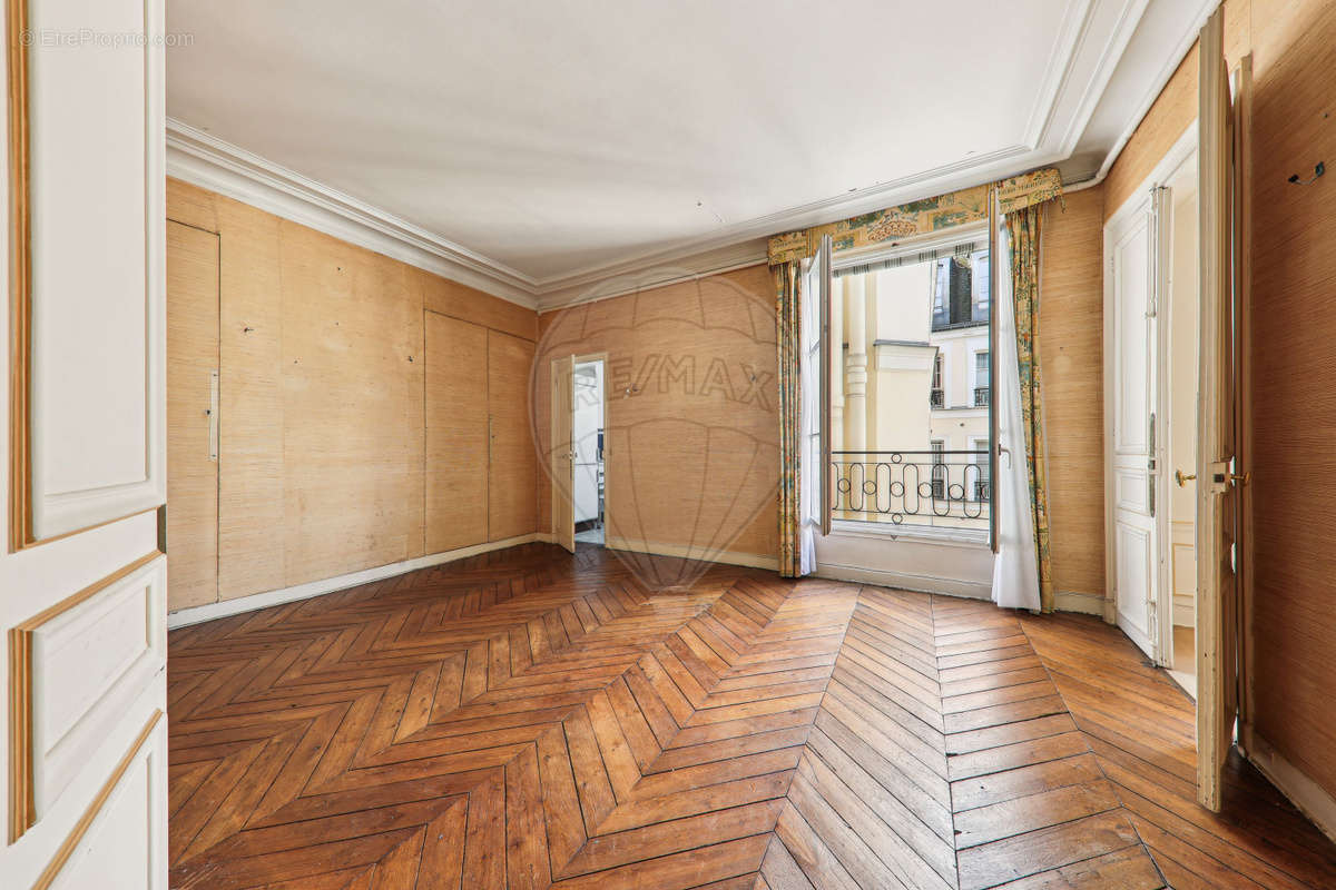 Appartement à PARIS-7E