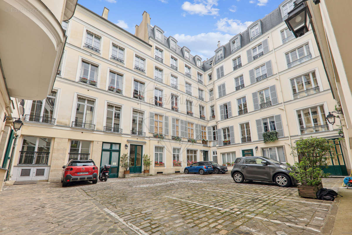 Appartement à PARIS-7E