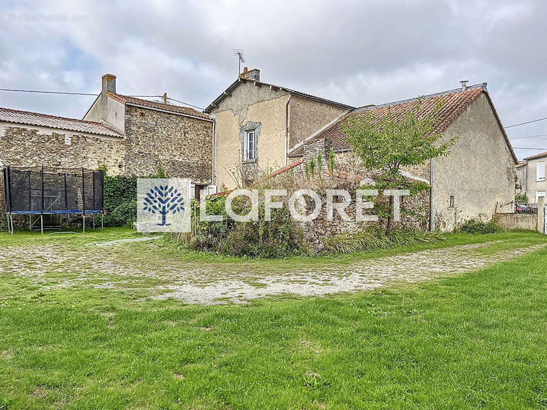 Maison à LOUIN