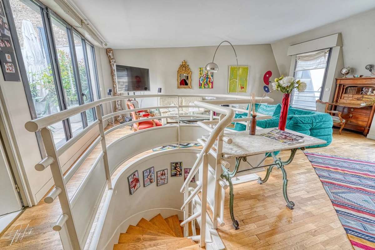 Appartement à PARIS-16E