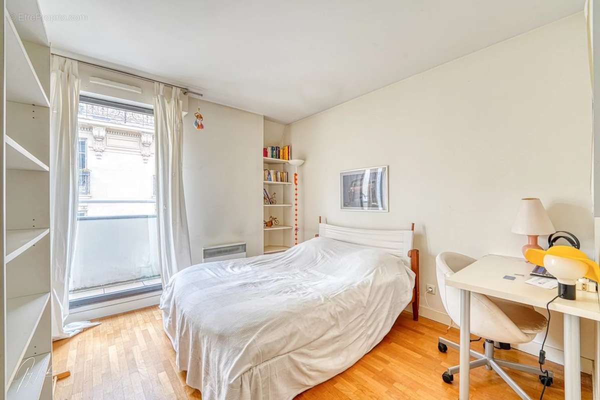 Appartement à PARIS-16E