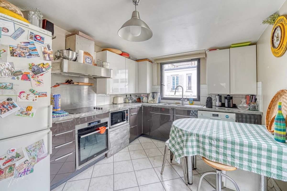 Appartement à PARIS-16E