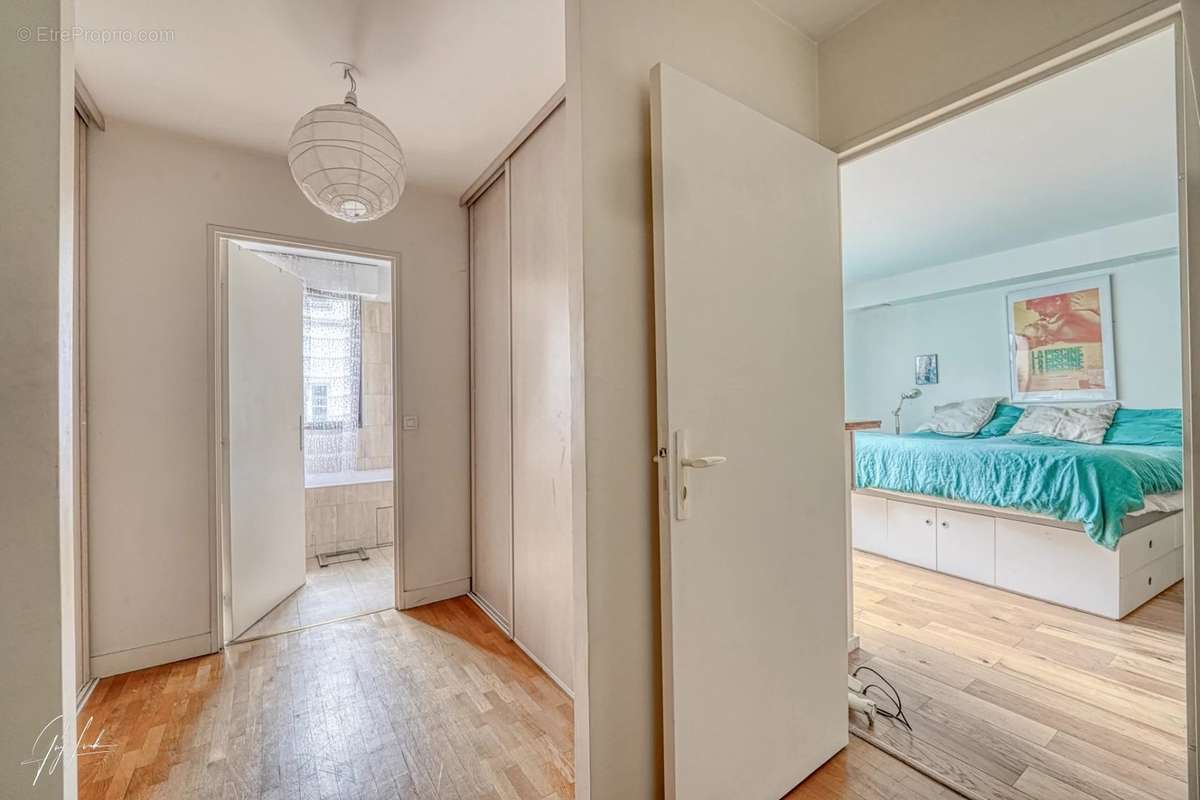 Appartement à PARIS-16E