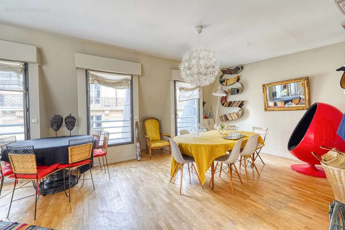 Appartement à PARIS-16E