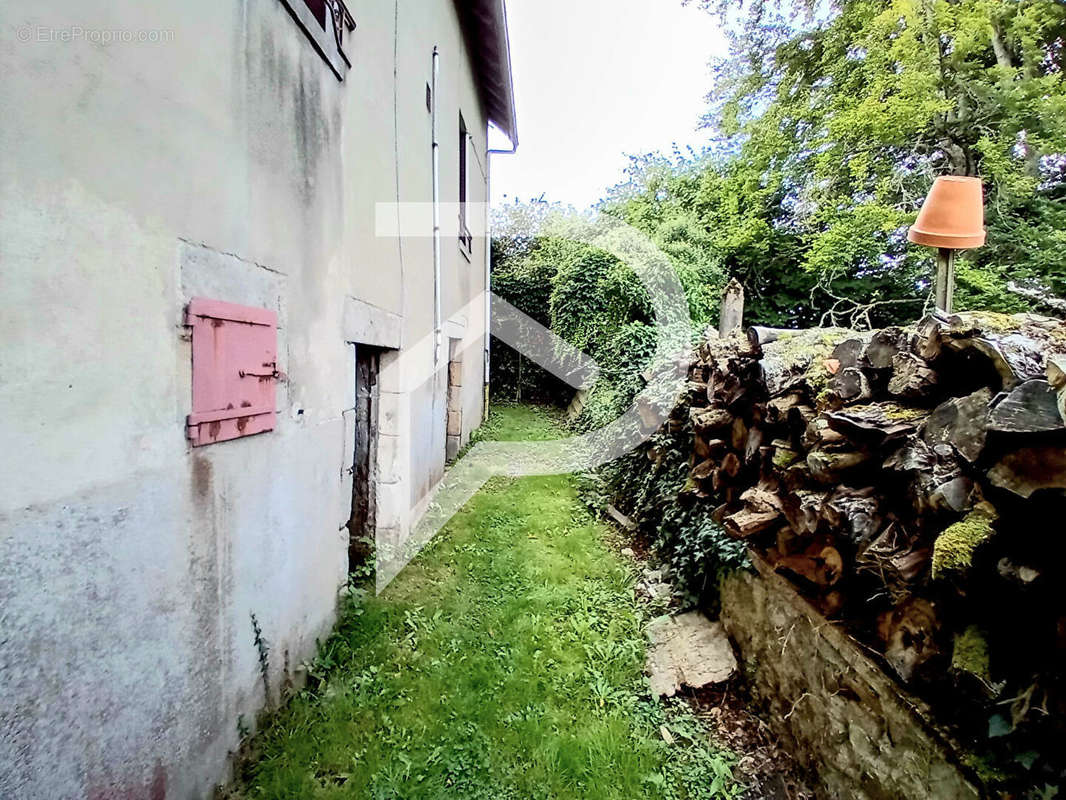 Maison à SAINT-ELOY-LES-MINES