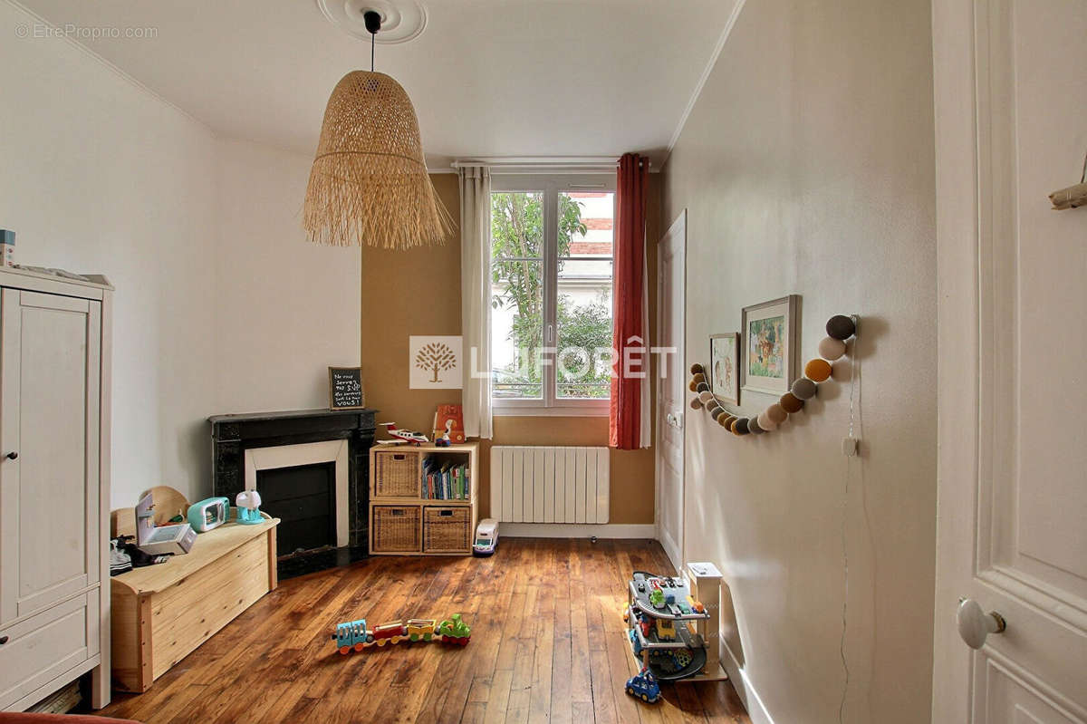 Appartement à COURBEVOIE