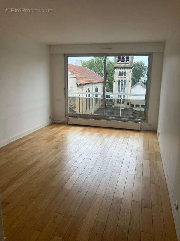 Appartement à COURBEVOIE