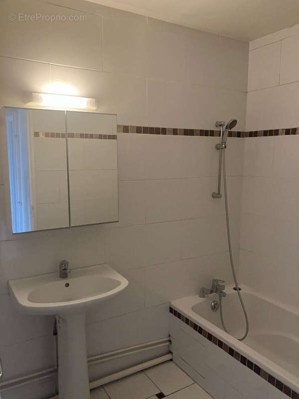 Appartement à COURBEVOIE