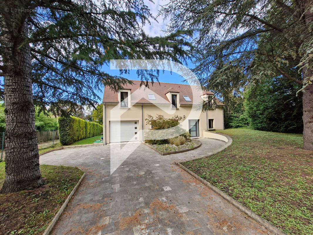 Maison à NESLES-LA-VALLEE