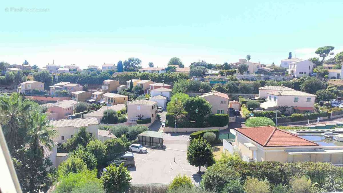 Appartement à SAINT-LAURENT-DU-VAR