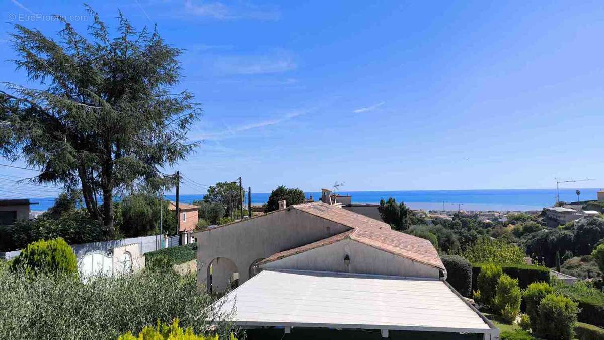 Appartement à SAINT-LAURENT-DU-VAR